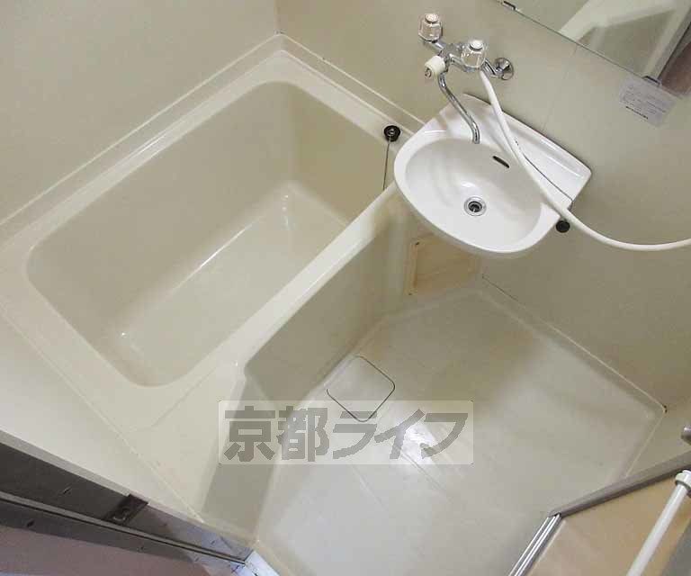 バス・シャワールーム　コンパクトなお風呂です