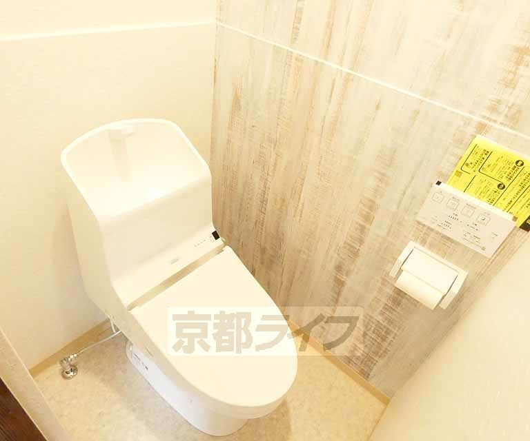 トイレ　ウォシュレット付きです。