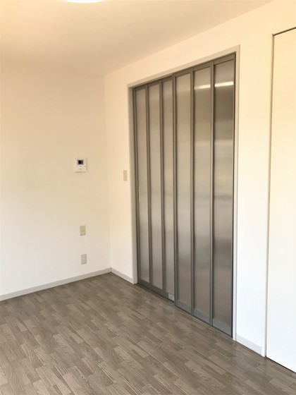 居室・リビング　※他号室の写真です