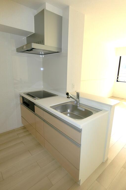 キッチン　今回の物件は３口ガスコンロとなります。