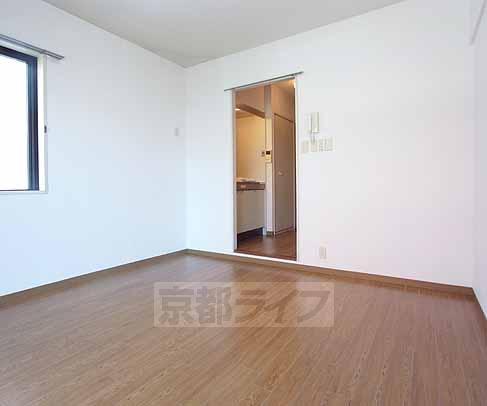 居室・リビング　広々とした部屋です。