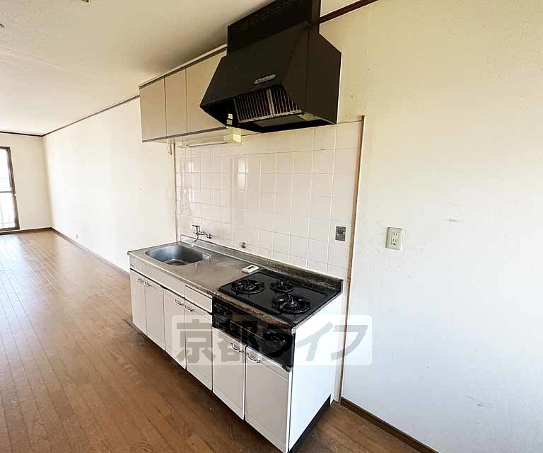 キッチン　収納スペース充実