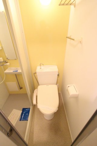 トイレ　同タイプ参考写真です。