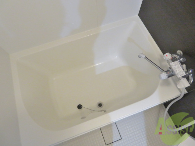 バス・シャワールーム　こちらはお風呂。一日の疲れをここで癒してください。