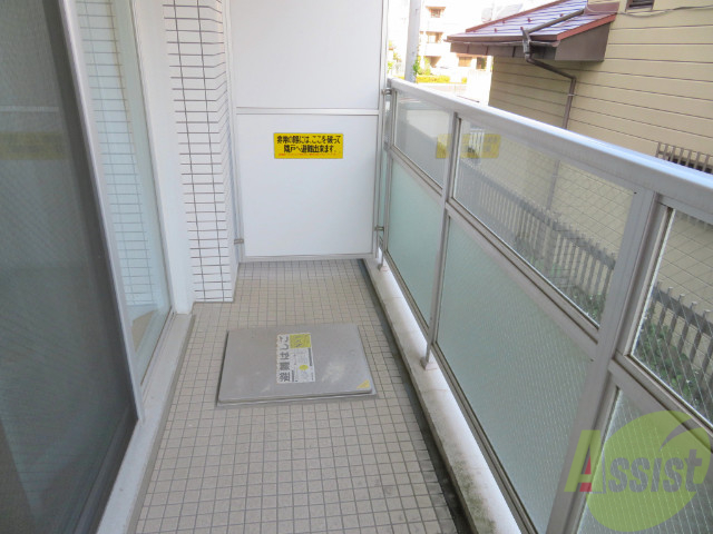 バルコニー　バルコニーは洗濯物を干すスペースが確保されていました。