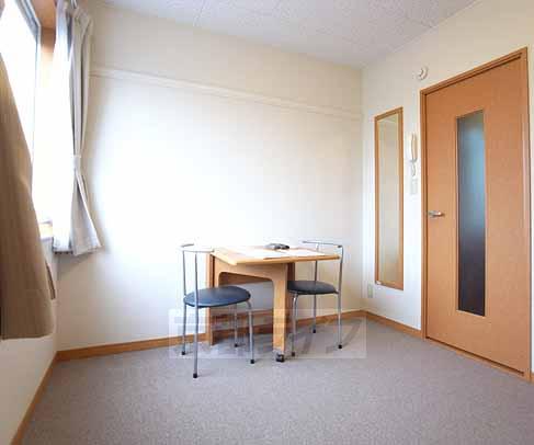 居室・リビング　家電・家具付きの部屋です。