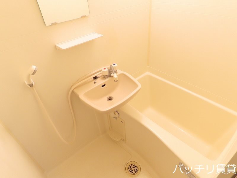 洗面設備　同型タイプの為、現状を優先致します。