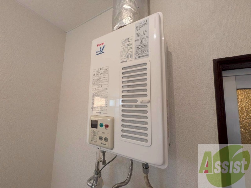 その他設備　給湯器です。操作しやすいパネルになってます。