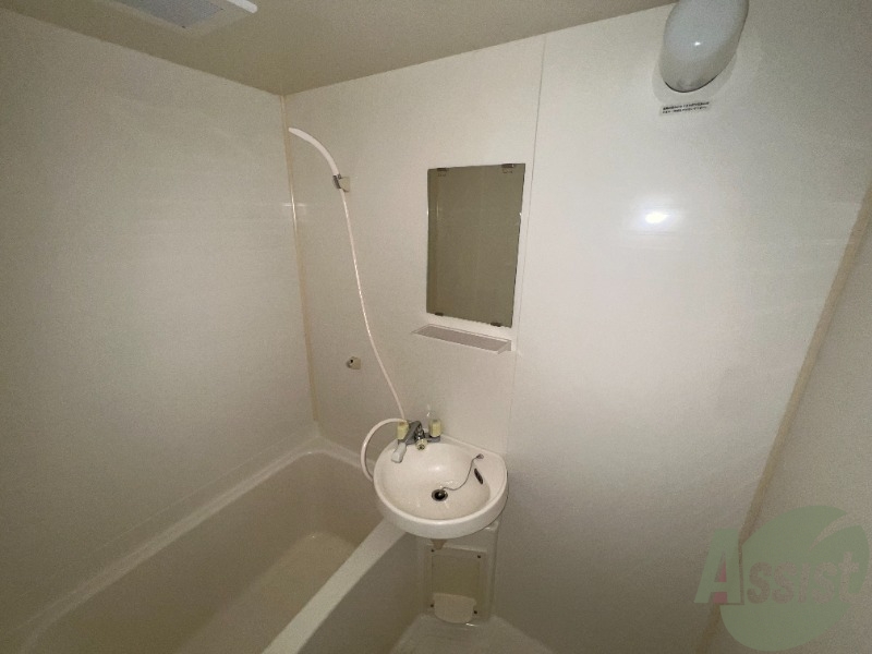 バス・シャワールーム　浴室はコンパクトでお掃除も楽々そうですね。