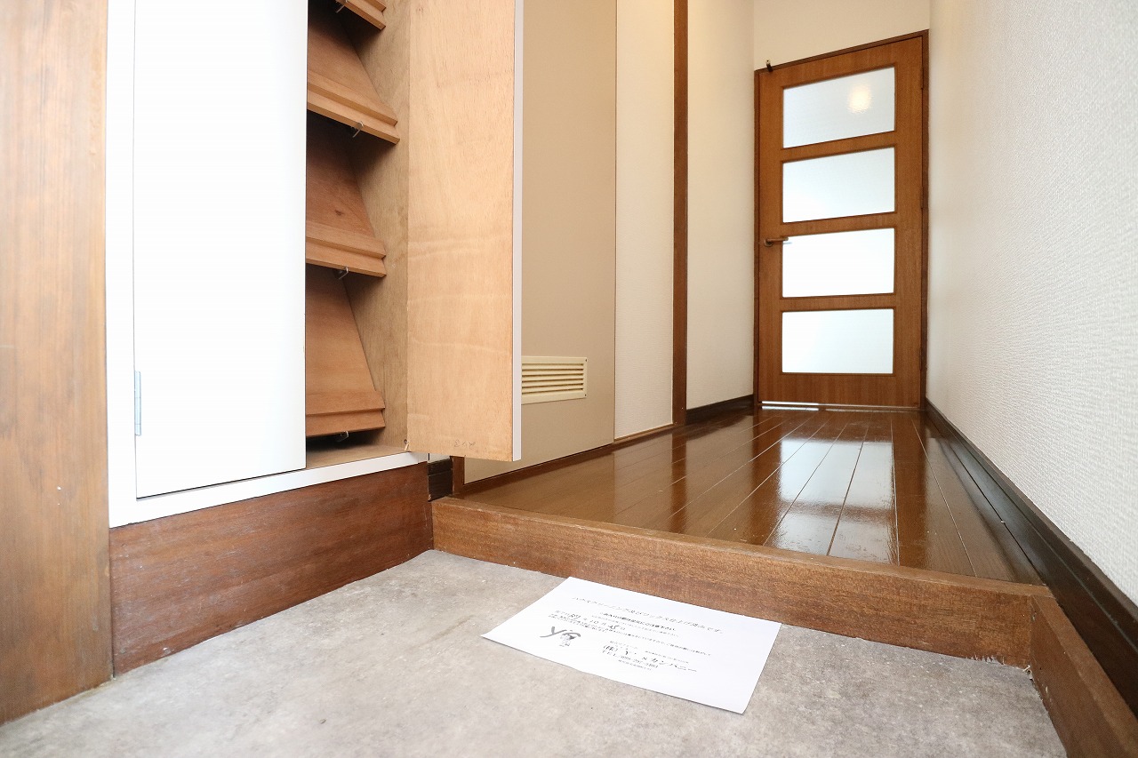 玄関　嬉しいシューズボックス付き玄関