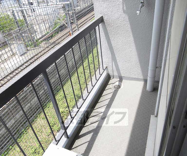 バルコニー　日当り良好な南向きのベランダ。