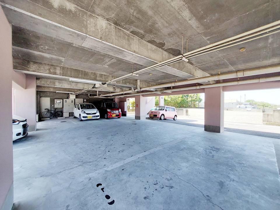 駐車場　駐車場