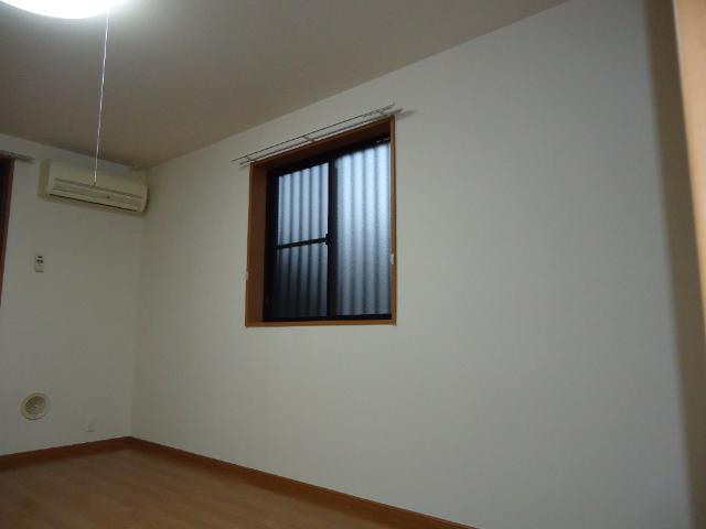 その他部屋・スペース　洋室妻窓有