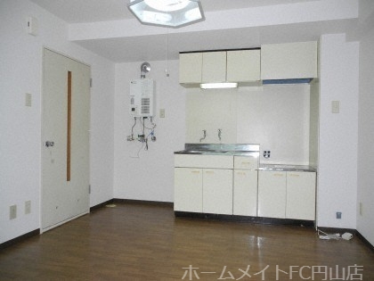 居室・リビング　別号室の写真になります