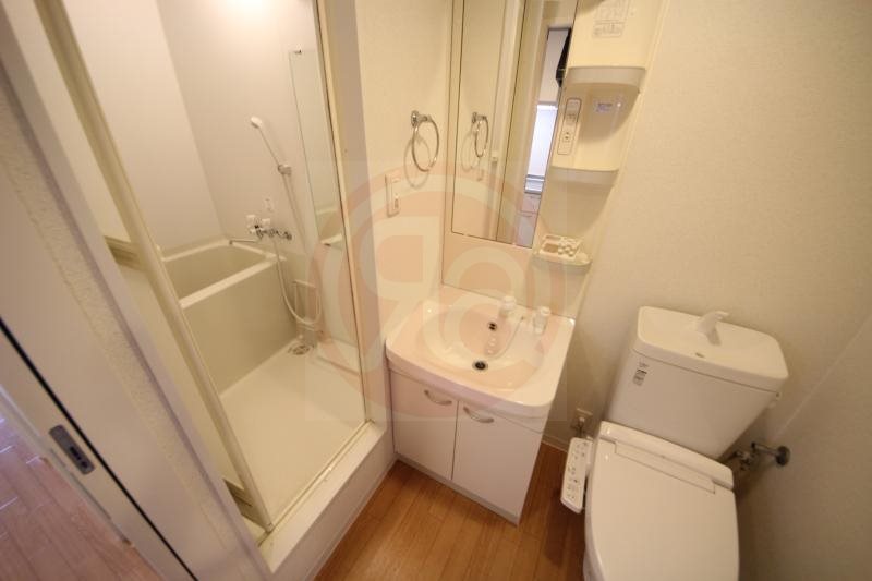 洗面設備　ゆったりとスペースのある洗面所