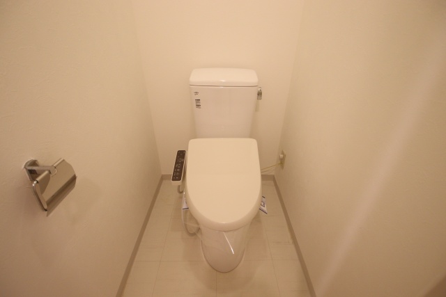 トイレ　※別室の参考写真の為、現況優先です。