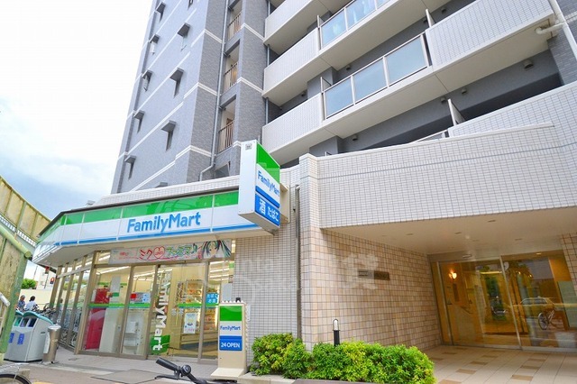 コンビニ　ファミリーマート　新大阪駅東口（コンビニ）まで55m
