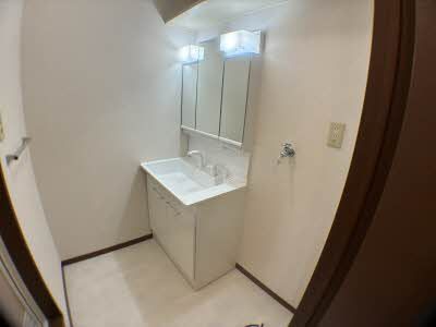 洗面設備　毎日使うものだからこそシンプルに。忙しい毎朝を迎えるように…