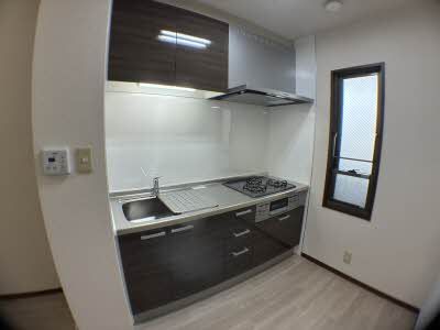 キッチン　３口ついたシステムキッチンです。