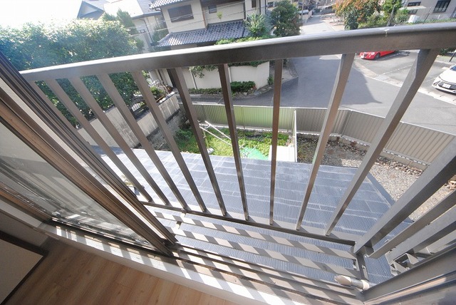 バルコニー　写真は２０２号室