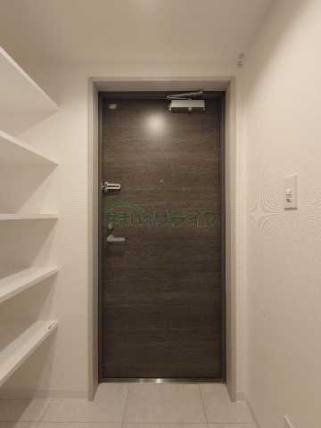 玄関　※参考写真です。同じ間取りの他部屋の写真となります。