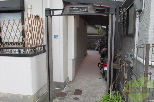 エントランス　マンション入り口はこんな感じです。