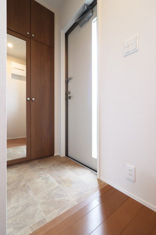 玄関　図面と現状に相違がある場合には現状を優先