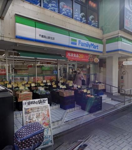 コンビニ　ファミリーマート（コンビニ）まで39m
