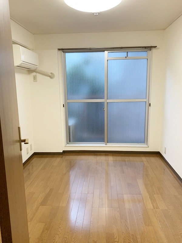 居室・リビング　空気を汚さず暖める床暖房付