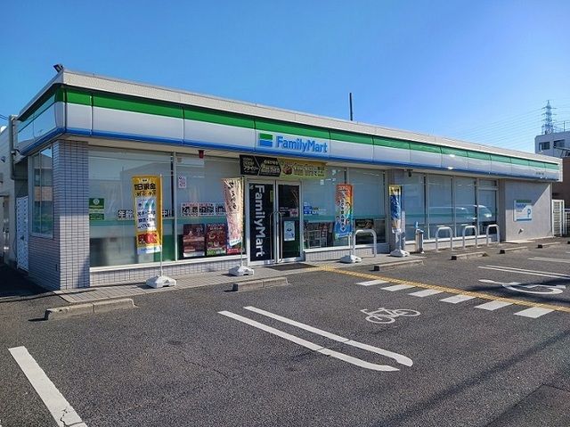 コンビニ　ファミリーマート様（コンビニ）まで390m