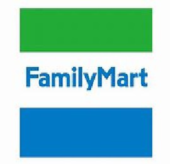 コンビニ　ファミリーマート（コンビニ）まで690m