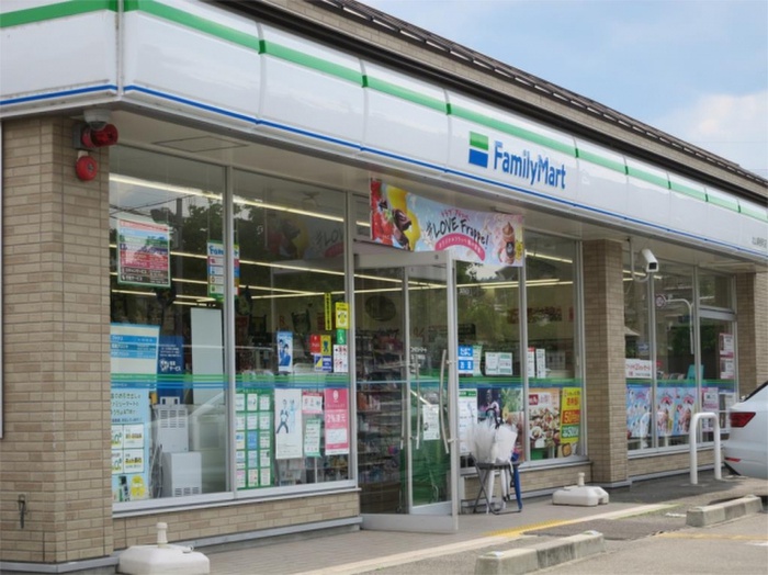 コンビニ　ファミリーマート北山栗栖町店（コンビニ）まで650m