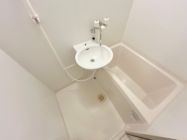 バス・シャワールーム　ゆったりと入るなら、お風呂とトイレとは別々が嬉しいですよね。