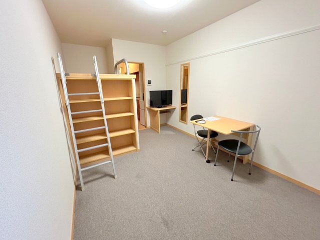 居室・リビング　シンプルなデザインのリビングは家具が置きやすいです。