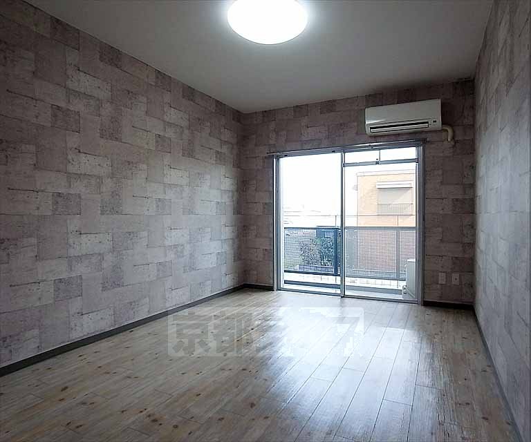 居室・リビング　オシャレな石目調のクロスの洋室です！