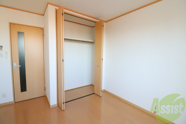 収納　しっかり収納もついています、ロングコートもラクラク収納