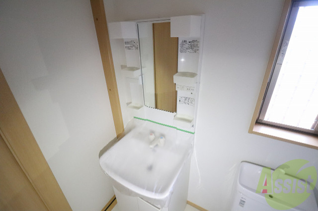 洗面設備　お洒落れな独立洗面台、身だしなみにも気合が入ります