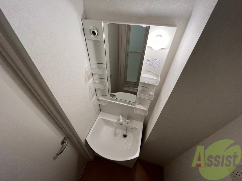 洗面設備　シャンプードレッサー。身支度はここでばっちりですね。