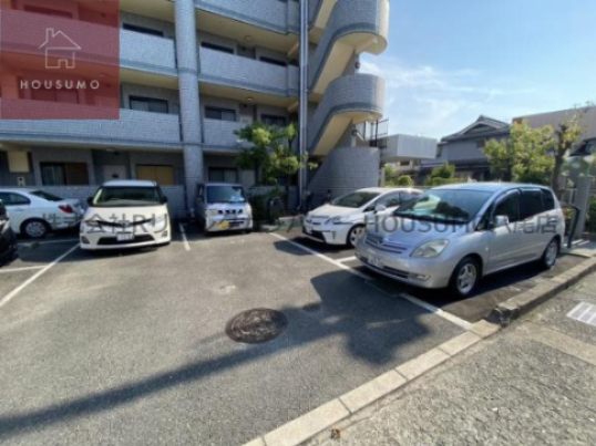 駐車場　駐車場に車を止められます