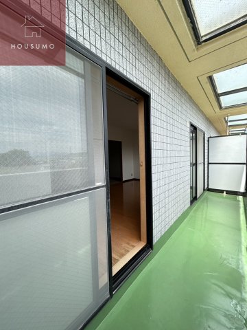 バルコニー　バルコニーからの眺めを楽しみながら食事をしませんか