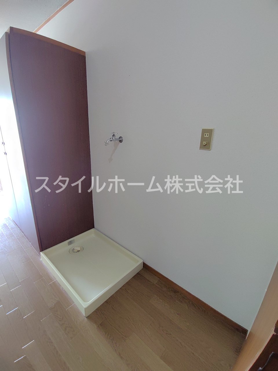 洗面設備　明るい洗面所です