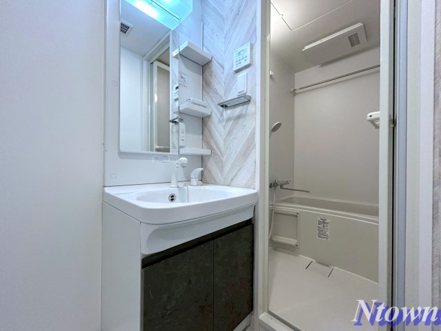 洗面設備　独立洗面台で身支度をすべて済ませてしまいましょう