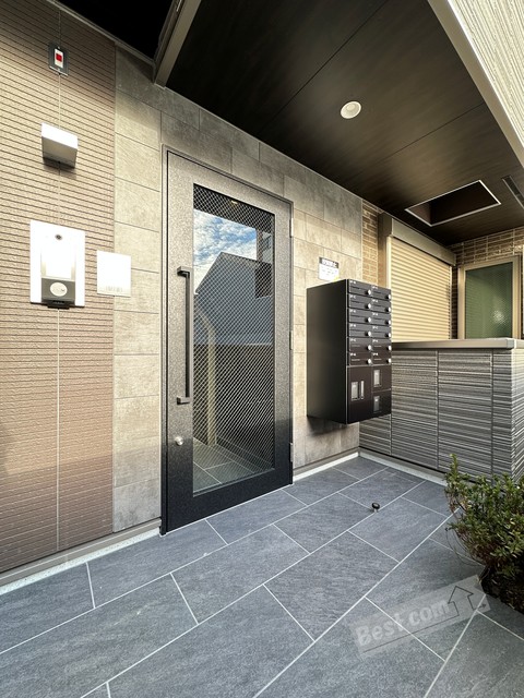 エントランス　オートロック付きで部外者シャットアウト♪