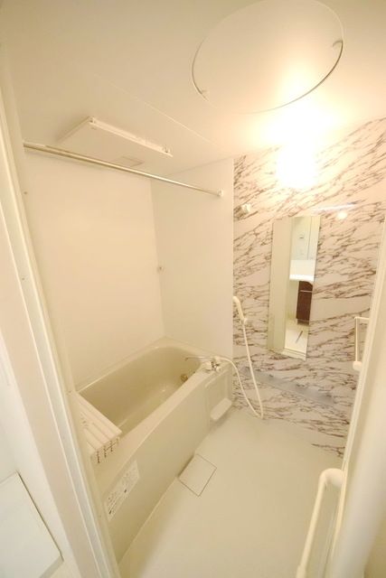 バス・シャワールーム　☆追焚・浴室乾燥☆