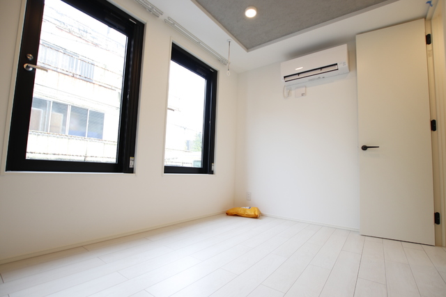 居室・リビング　★エアコン付きの洋室★