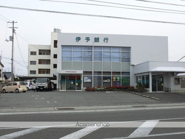 銀行　伊予銀行日高支店（銀行）まで1098m