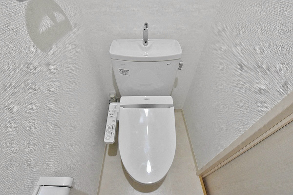 トイレ　温水洗浄便座付トイレ