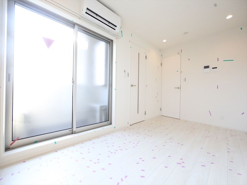 バルコニー　ＬＤＫ8.1帖　システムキッチン　エアコン完備　バルコニー