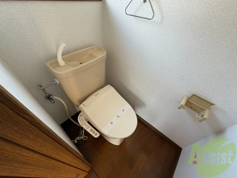 トイレ　トイレはこちらのウォシュレット付きになりますね。