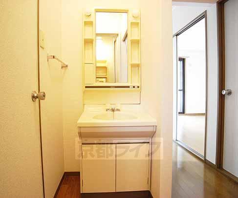 洗面設備　独立洗面台付き！